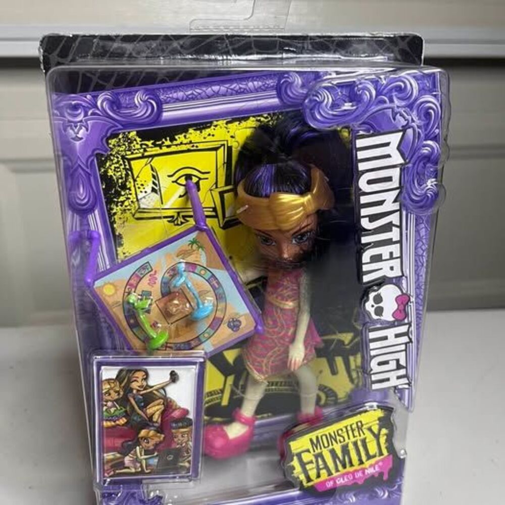 Monster High Monster Family of Cleo de Nile Sandy de Nile Doll Rare